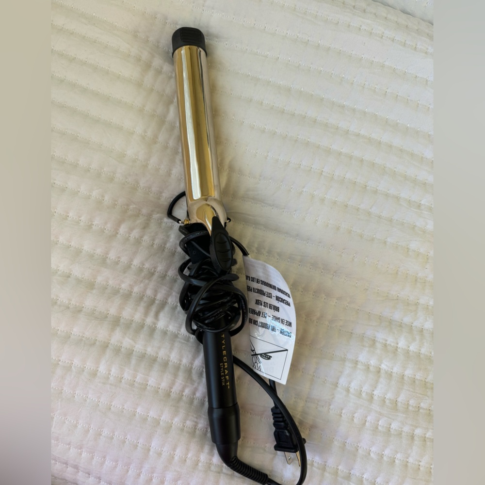 Brand new curling iron